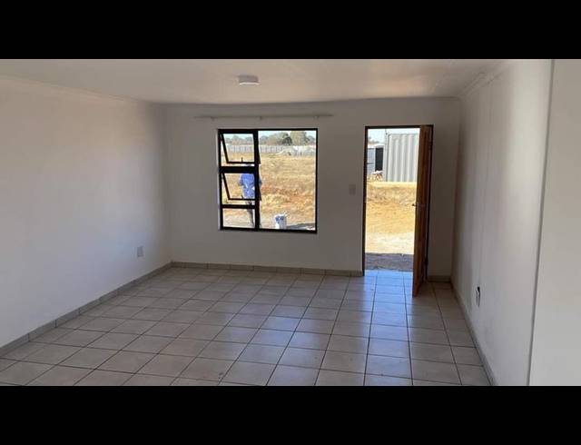3 BEDROOM HOUSE FOR SALE IN COSMO CITY